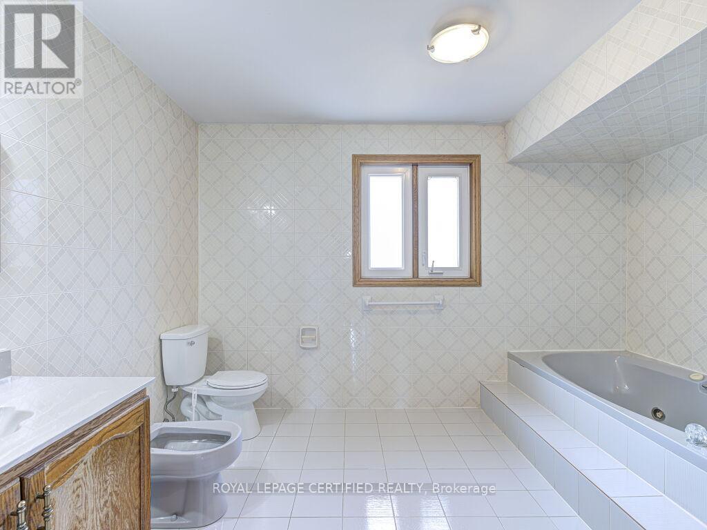 4261 Capilano Court, Mississauga, Ontario  L4W 4H9 - Photo 29 - W12928854