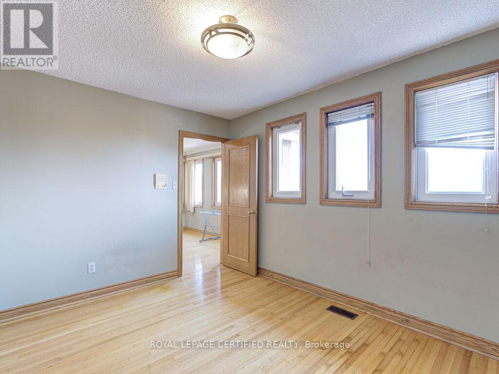 4261 Capilano Court, Mississauga, Ontario  L4W 4H9 - Photo 33 - W12928854