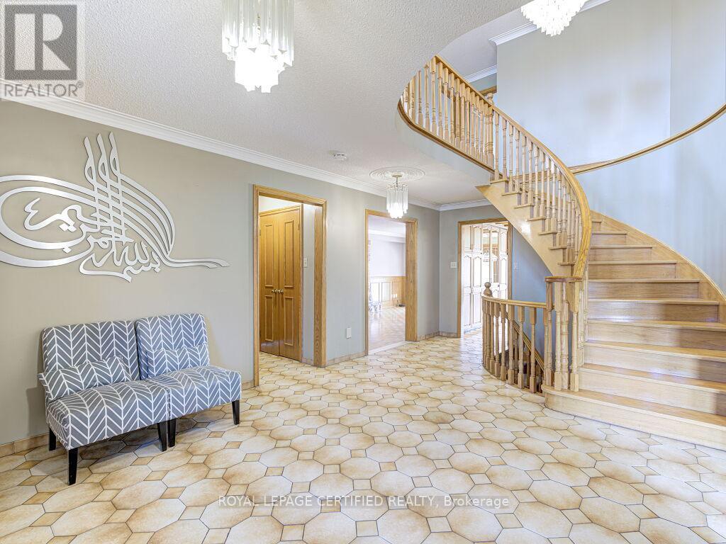 4261 Capilano Court, Mississauga, Ontario  L4W 4H9 - Photo 4 - W12928854