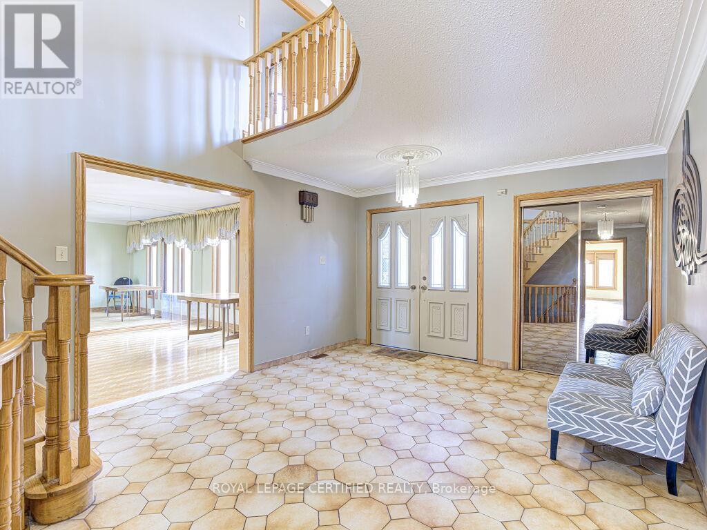 4261 Capilano Court, Mississauga, Ontario  L4W 4H9 - Photo 6 - W12928854