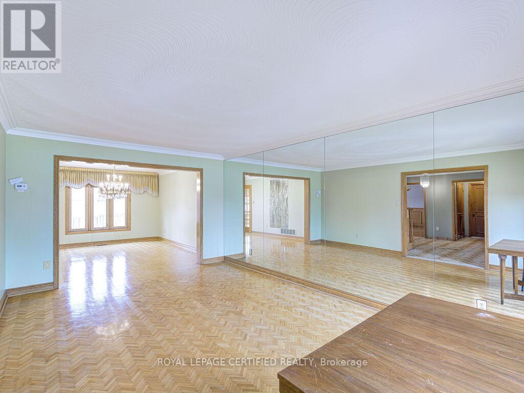 4261 Capilano Court, Mississauga, Ontario  L4W 4H9 - Photo 7 - W12928854