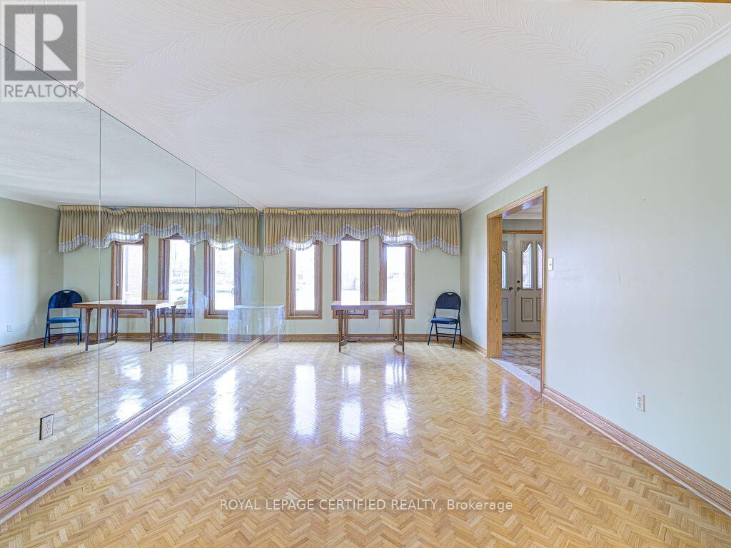 4261 Capilano Court, Mississauga, Ontario  L4W 4H9 - Photo 8 - W12928854