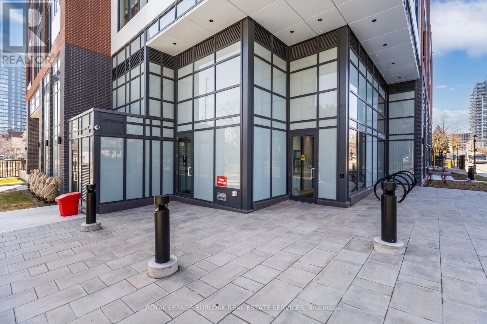 1104 - 2088 James Street, Burlington, Ontario  L7R 0H2 - Photo 3 - W12928876