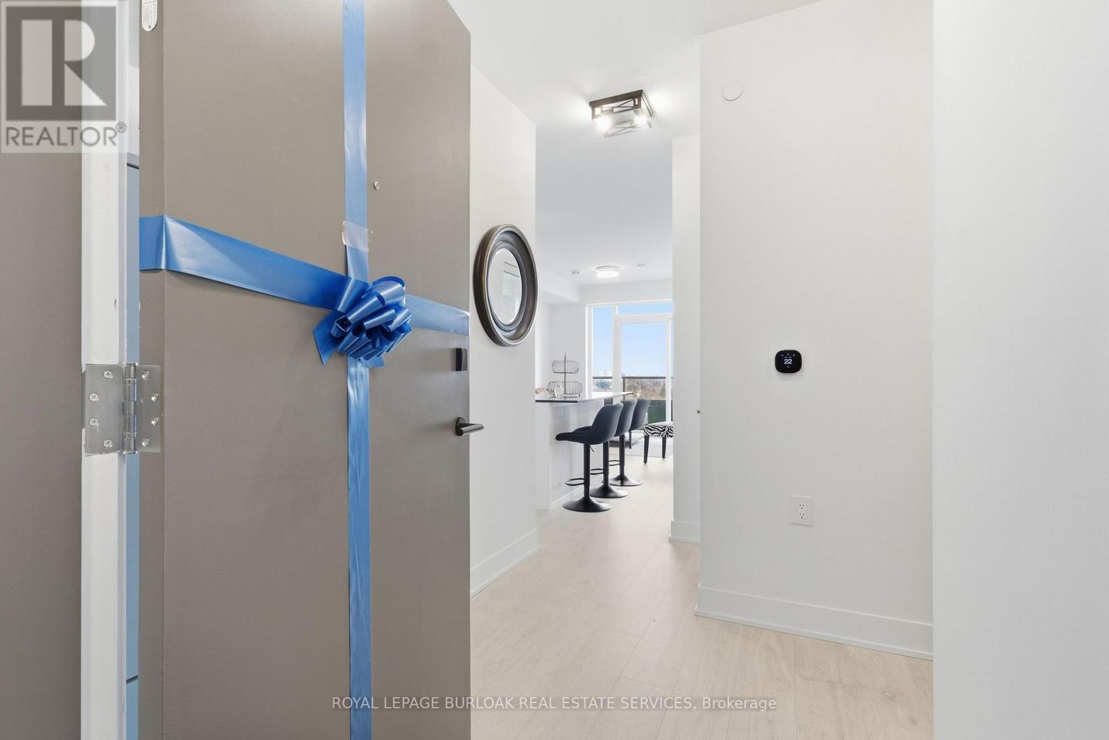 1104 - 2088 James Street, Burlington, Ontario  L7R 0H2 - Photo 5 - W12928876