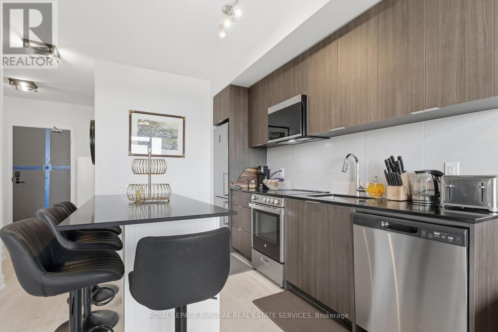 1104 - 2088 James Street, Burlington, Ontario  L7R 0H2 - Photo 8 - W12928876