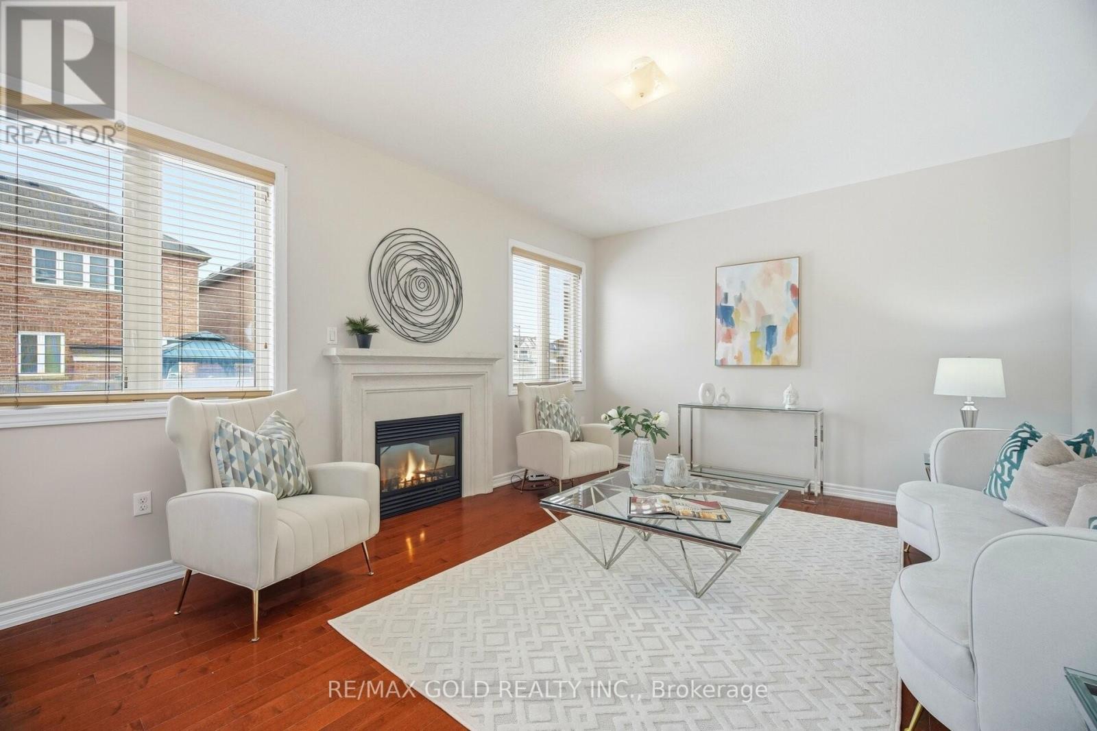 27 Drummondville Drive, Brampton, Ontario  L6P 3S5 - Photo 11 - W12928884