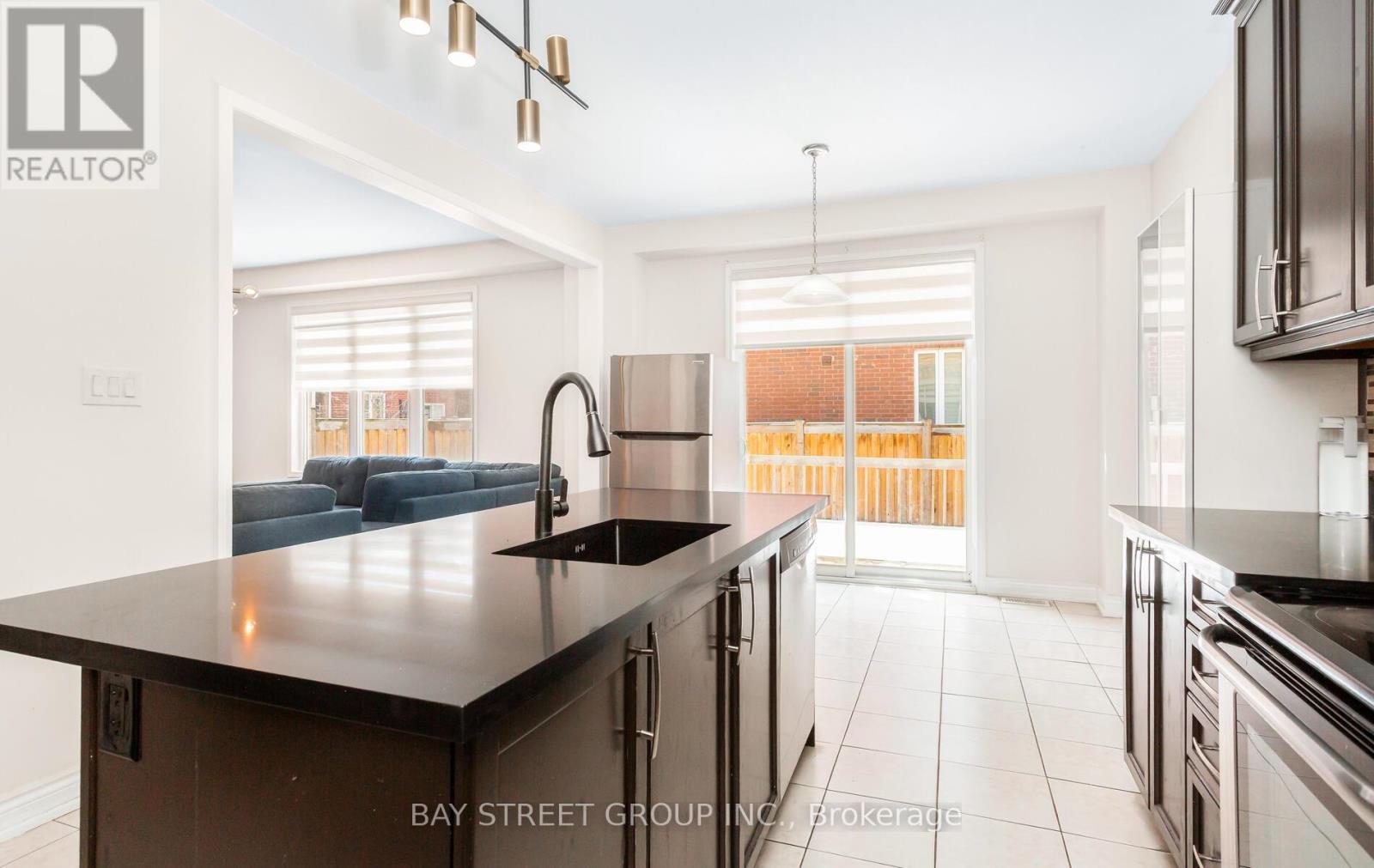 1034 Savoline Boulevard, Milton (Ha Harrison), Ontario  L9T 8P3 - Photo 12 - W12928886