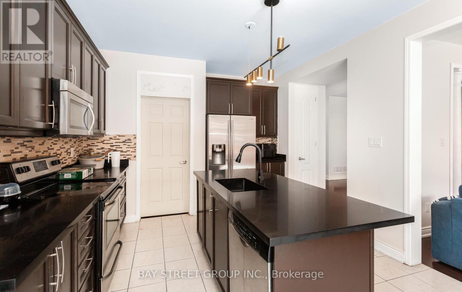 1034 Savoline Boulevard, Milton (Ha Harrison), Ontario  L9T 8P3 - Photo 14 - W12928886