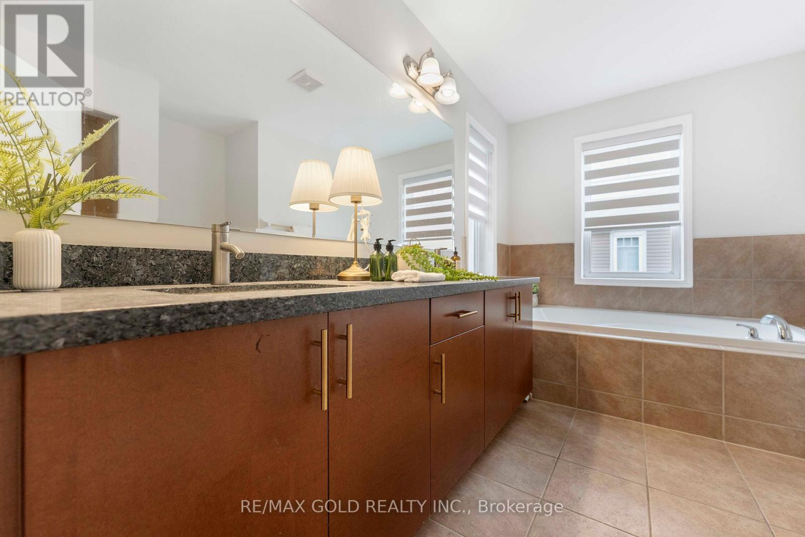 323 Dymott Avenue, Milton, Ontario  L9T 0Z4 - Photo 30 - W12928910