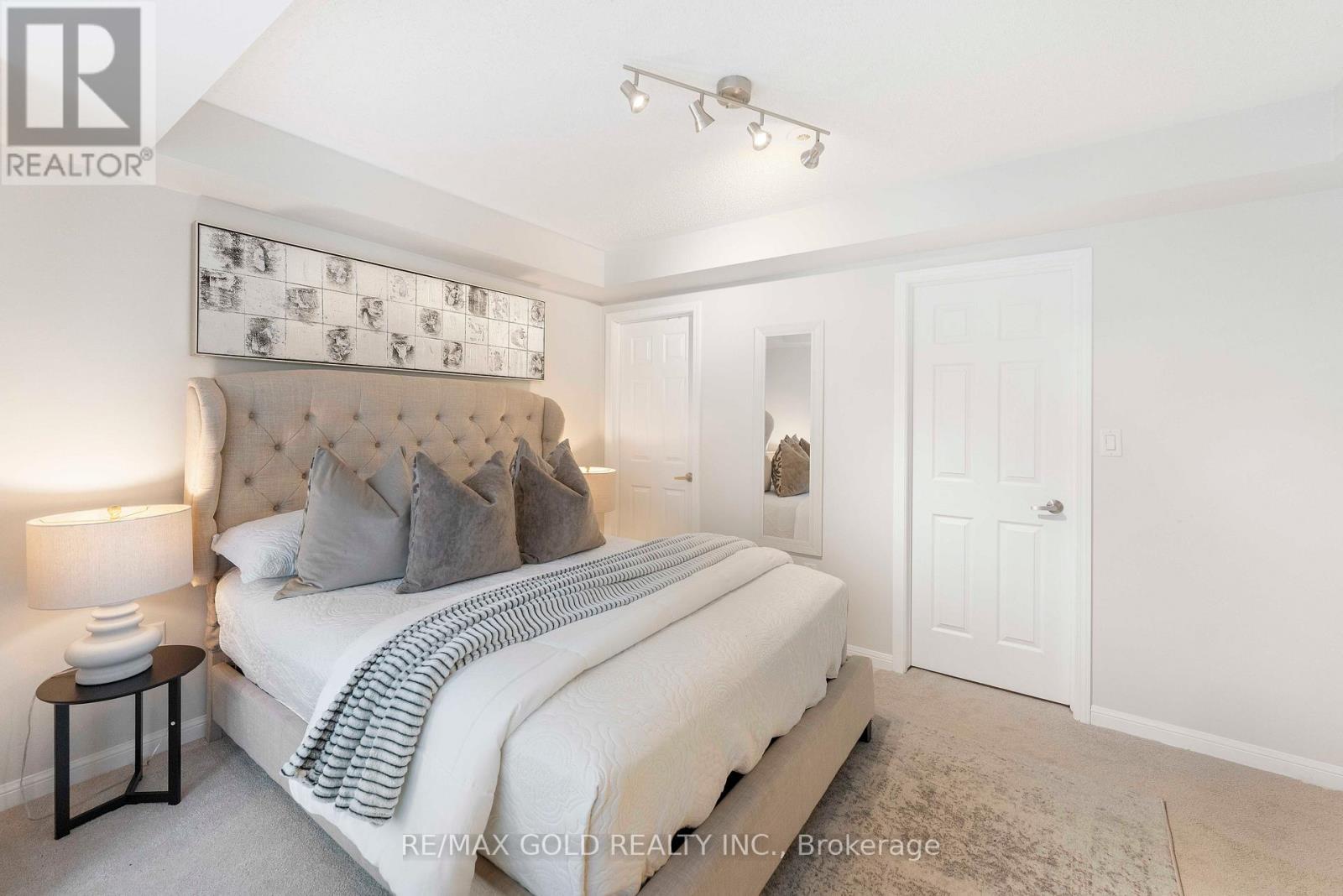 323 Dymott Avenue, Milton, Ontario  L9T 0Z4 - Photo 7 - W12928910