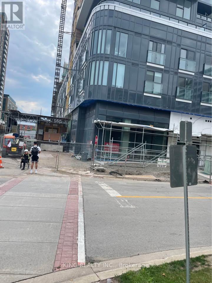 207 - 370 Martha Street, Burlington, Ontario  L7R 2P7 - Photo 2 - W12928940