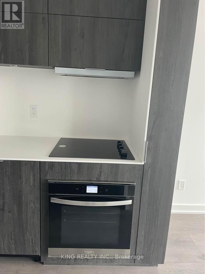 207 - 370 Martha Street, Burlington, Ontario  L7R 2P7 - Photo 4 - W12928940