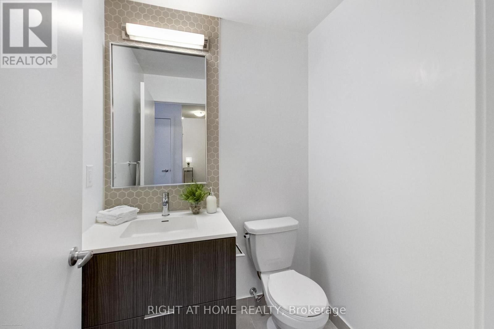 1602 - 2520 Eglinton Avenue W, Mississauga (Central Erin Mills), Ontario  L5M 0Y4 - Photo 11 - W12928952