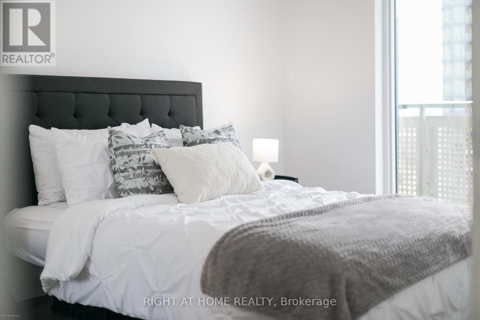 1602 - 2520 Eglinton Avenue W, Mississauga (Central Erin Mills), Ontario  L5M 0Y4 - Photo 14 - W12928952