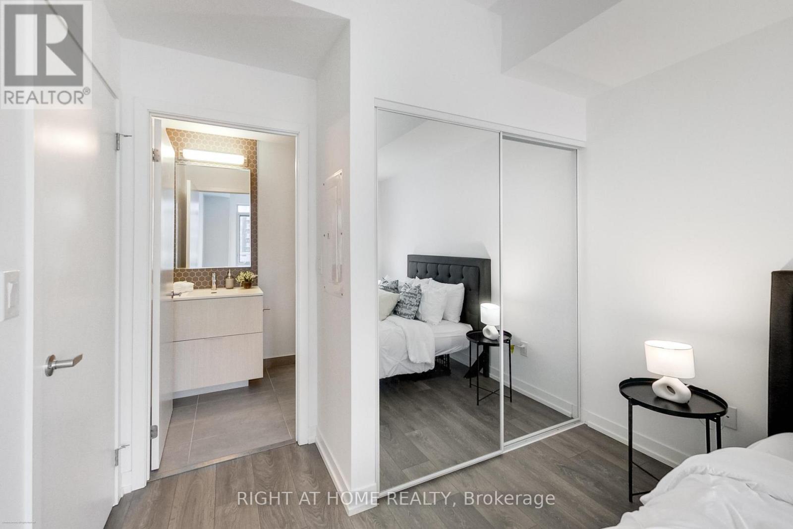 1602 - 2520 Eglinton Avenue W, Mississauga (Central Erin Mills), Ontario  L5M 0Y4 - Photo 15 - W12928952