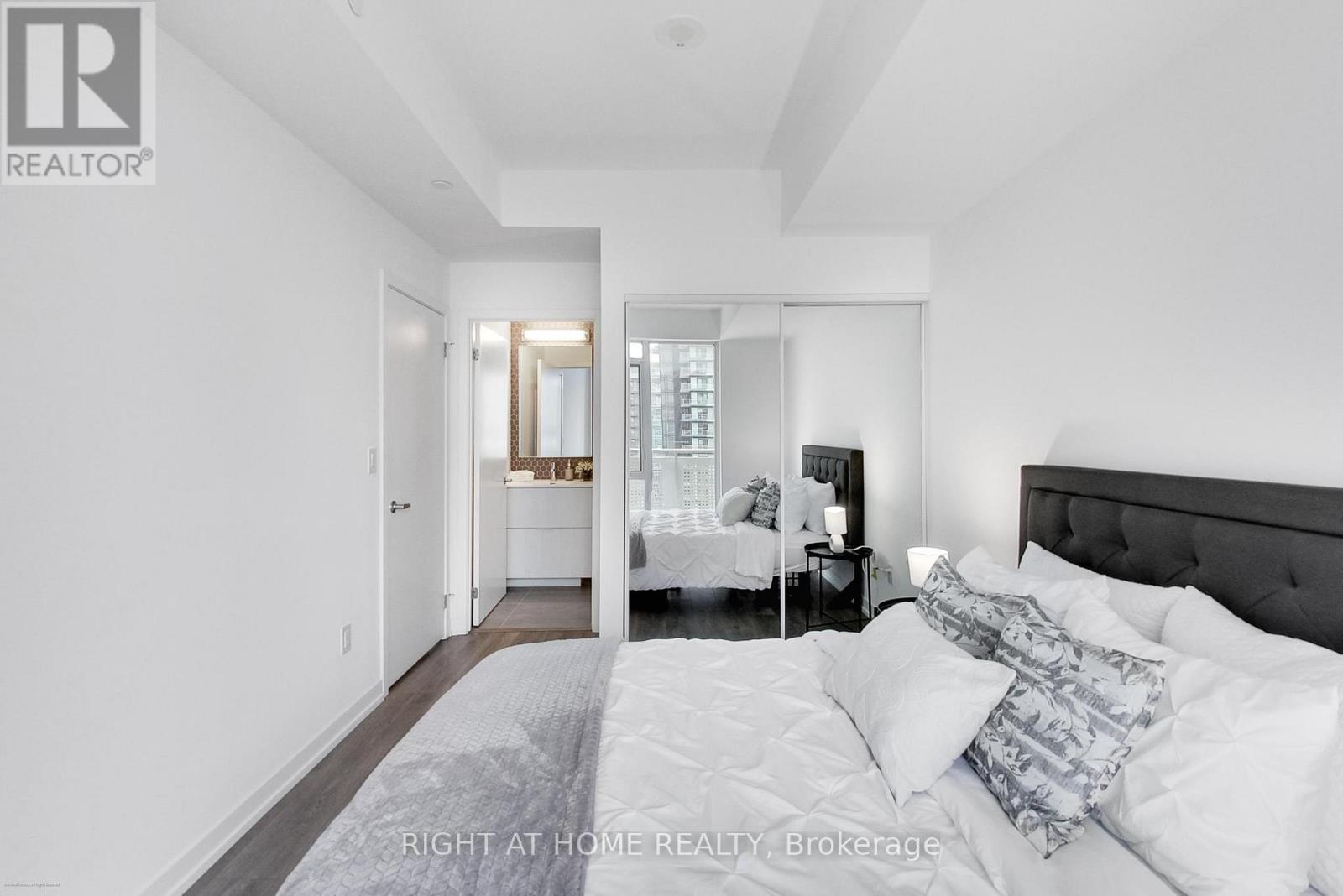 1602 - 2520 Eglinton Avenue W, Mississauga (Central Erin Mills), Ontario  L5M 0Y4 - Photo 16 - W12928952