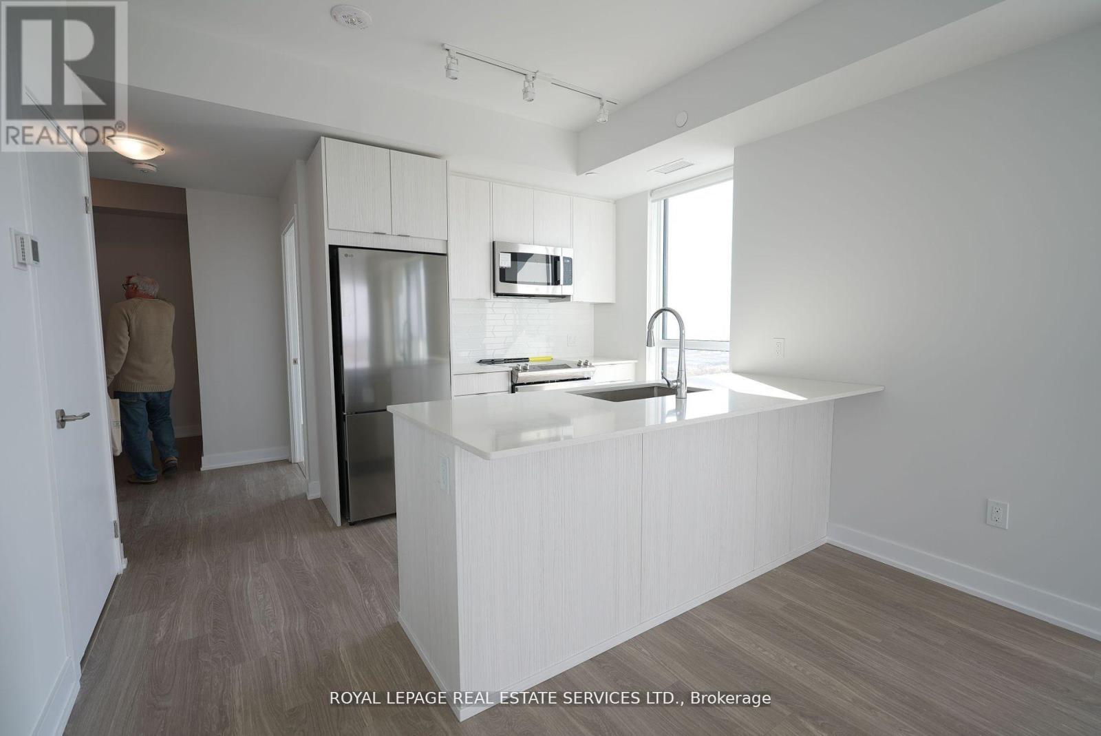 3601 - 4130 Parkside Village Drive, Mississauga (City Centre), Ontario  L5B 0L7 - Photo 2 - W12928960