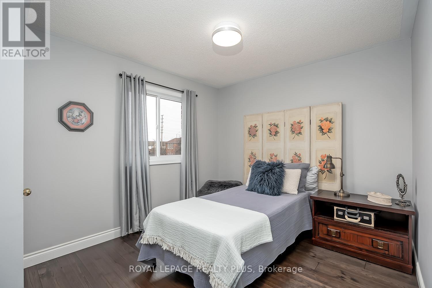 5887 Shelford Terrace, Mississauga, Ontario  L5M 6J9 - Photo 22 - W12928962