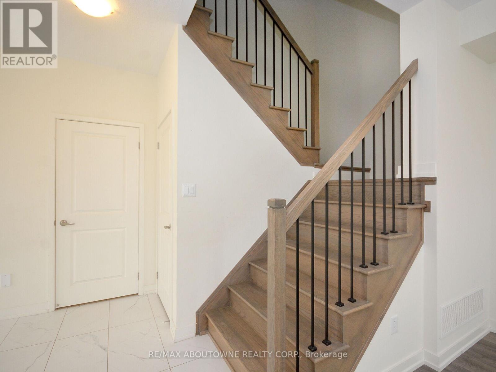 331 Squire Crescent, Oakville (Go Glenorchy), Ontario  L6H 0L9 - Photo 11 - W12928970