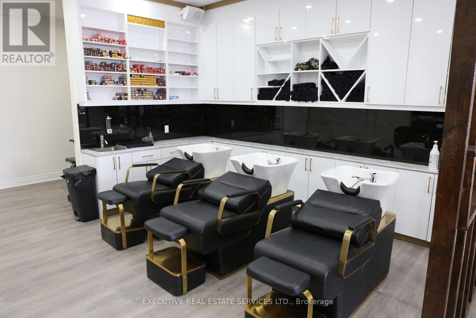 328 Kerr Street, Oakville, Ontario  L6K 3B5 - Photo 11 - W12929006