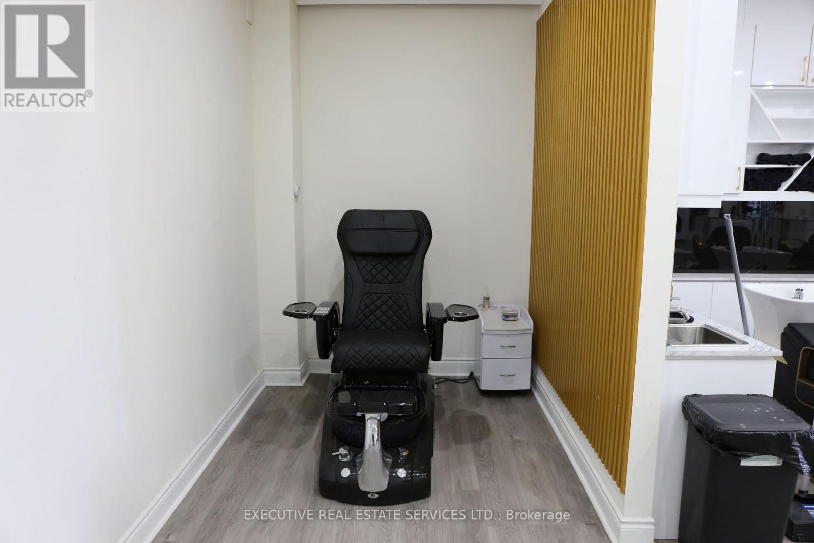 328 Kerr Street, Oakville, Ontario  L6K 3B5 - Photo 12 - W12929006