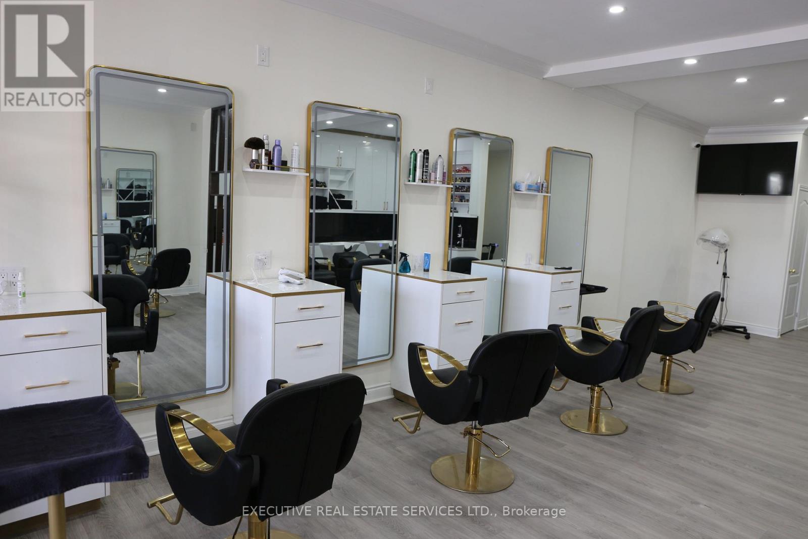 328 Kerr Street, Oakville, Ontario  L6K 3B5 - Photo 7 - W12929006