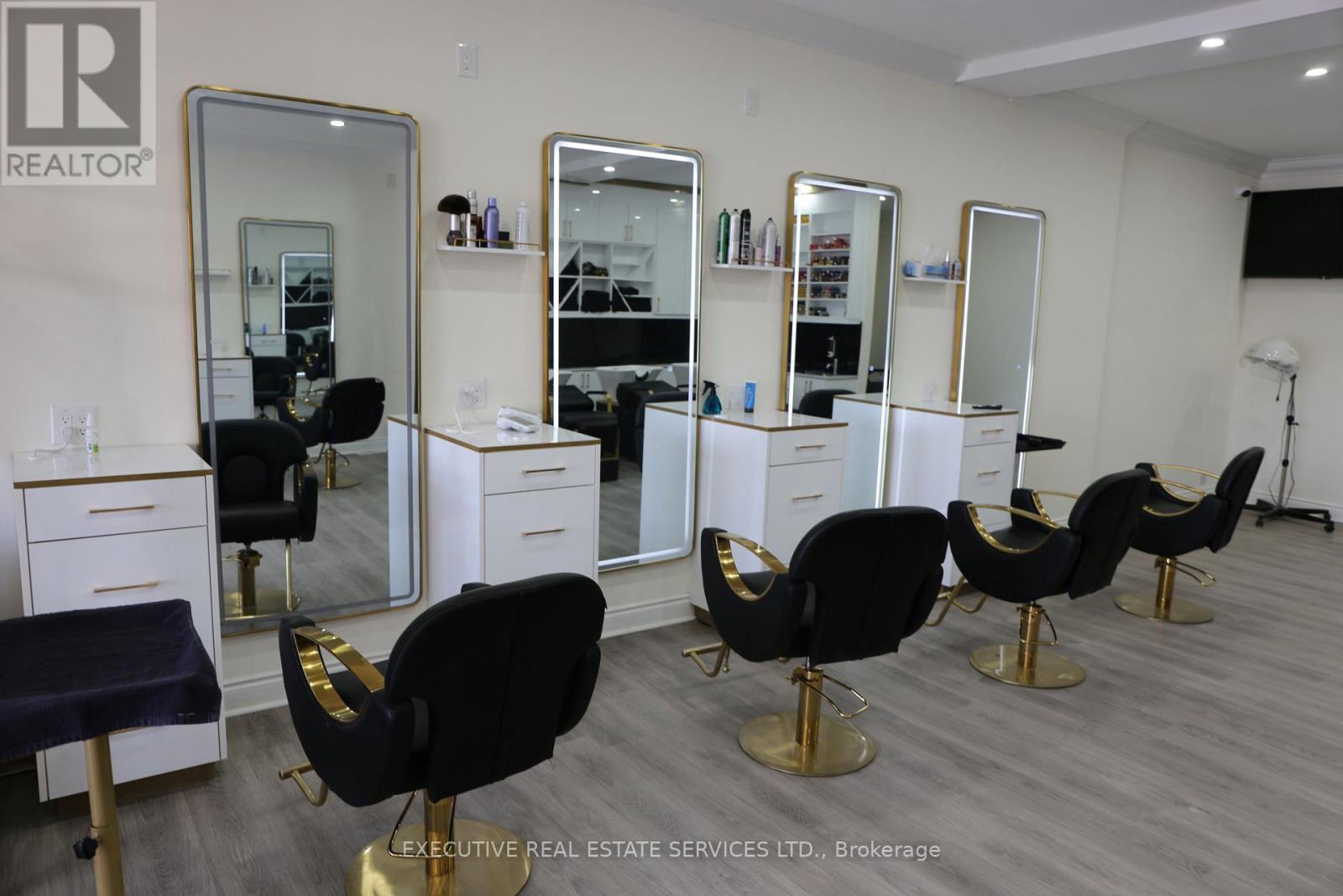 328 Kerr Street, Oakville, Ontario  L6K 3B5 - Photo 9 - W12929006