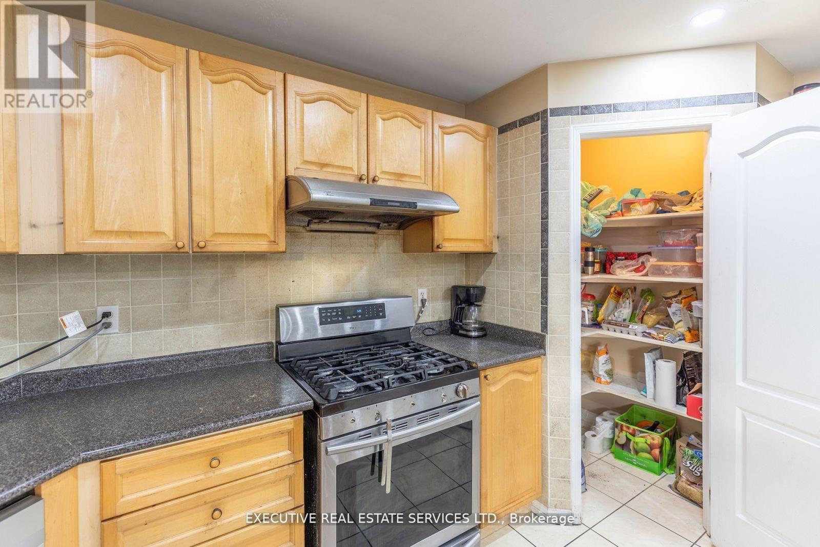 16 Sandway Drive, Brampton (Fletcher's Meadow), Ontario  L7A 2T9 - Photo 16 - W12929016