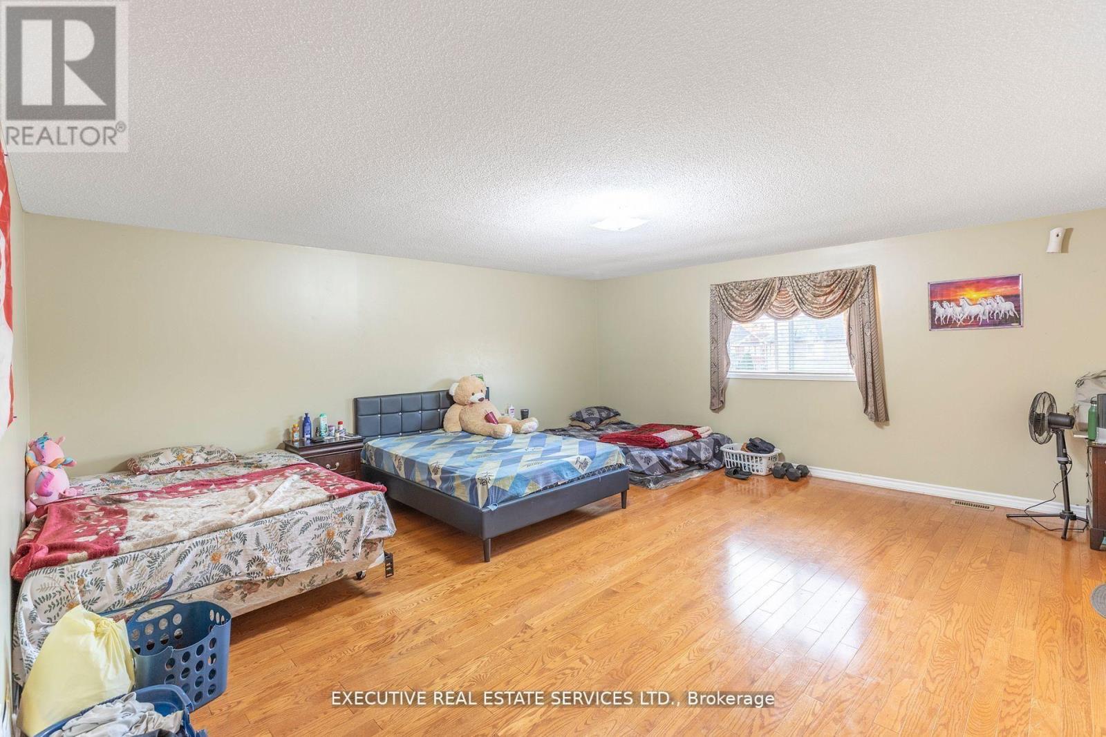 16 Sandway Drive, Brampton (Fletcher's Meadow), Ontario  L7A 2T9 - Photo 20 - W12929016