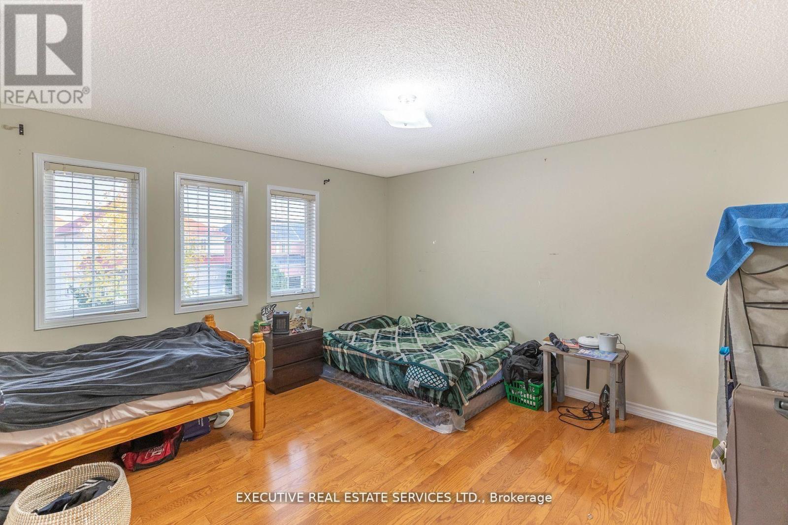 16 Sandway Drive, Brampton (Fletcher's Meadow), Ontario  L7A 2T9 - Photo 33 - W12929016