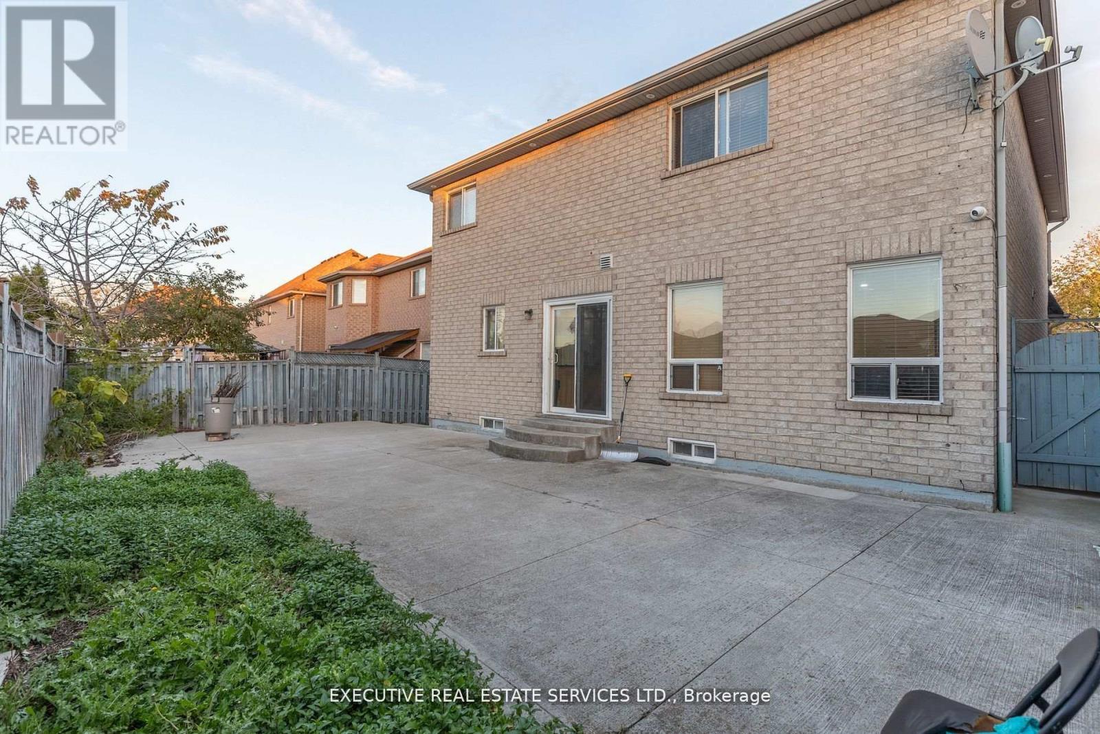 16 Sandway Drive, Brampton (Fletcher's Meadow), Ontario  L7A 2T9 - Photo 47 - W12929016