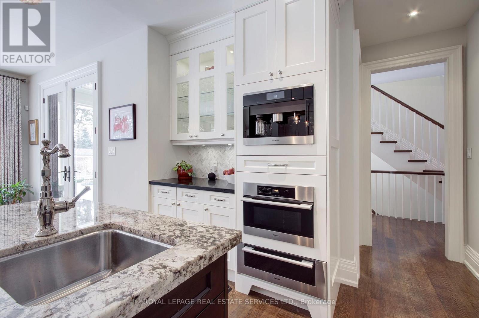 461 Copeland Court, Oakville, Ontario  L6J 4B8 - Photo 12 - W12929018