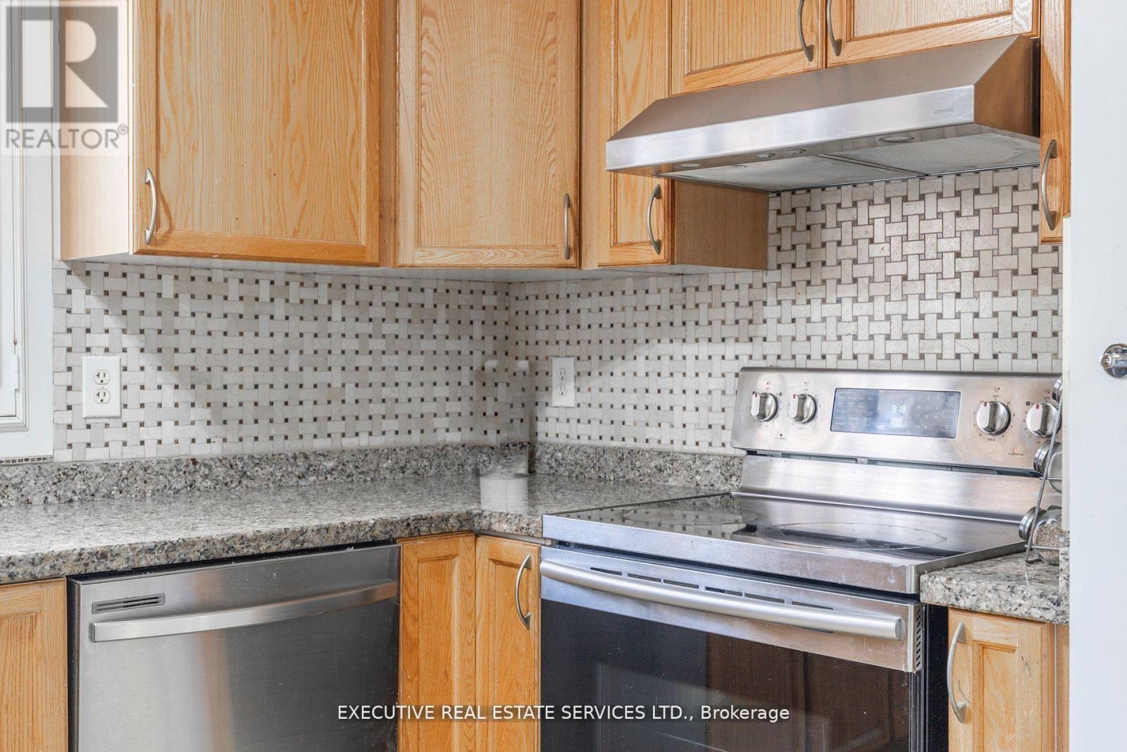 #203 - 4 Dayspring Circle, Brampton, Ontario  L6P 2Z5 - Photo 10 - W12929020