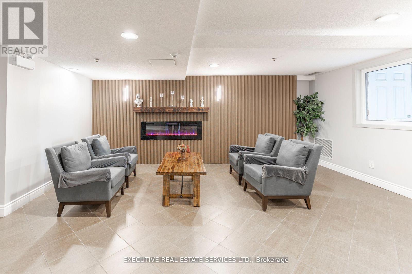 #203 - 4 Dayspring Circle, Brampton, Ontario  L6P 2Z5 - Photo 5 - W12929020