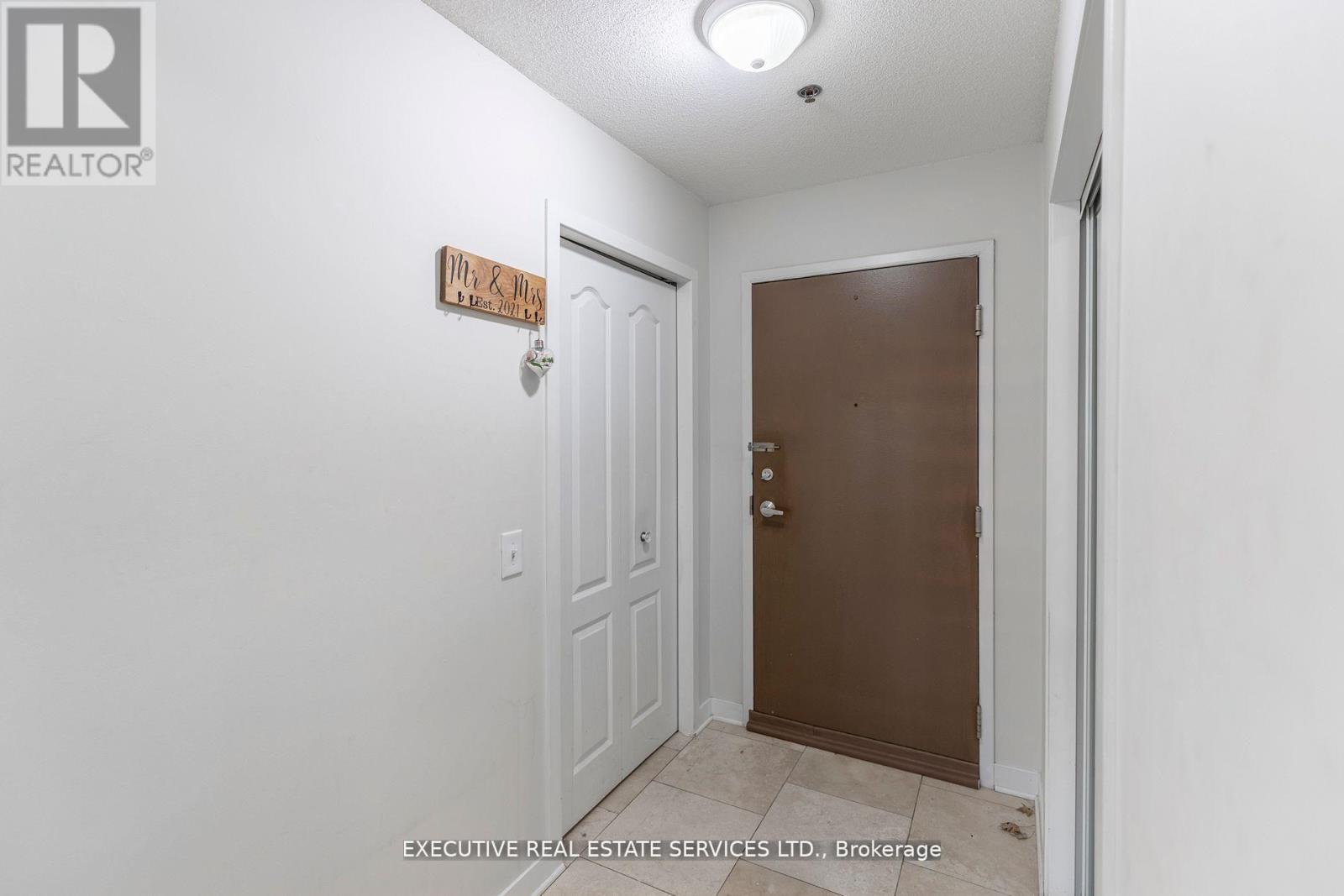 #203 - 4 Dayspring Circle, Brampton, Ontario  L6P 2Z5 - Photo 7 - W12929020
