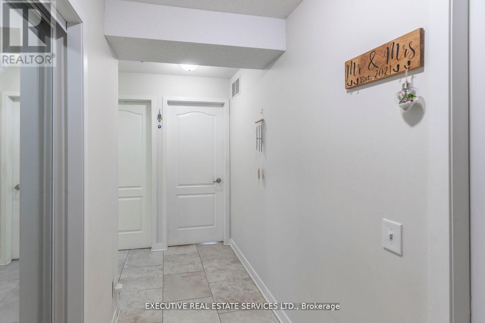 #203 - 4 Dayspring Circle, Brampton, Ontario  L6P 2Z5 - Photo 8 - W12929020