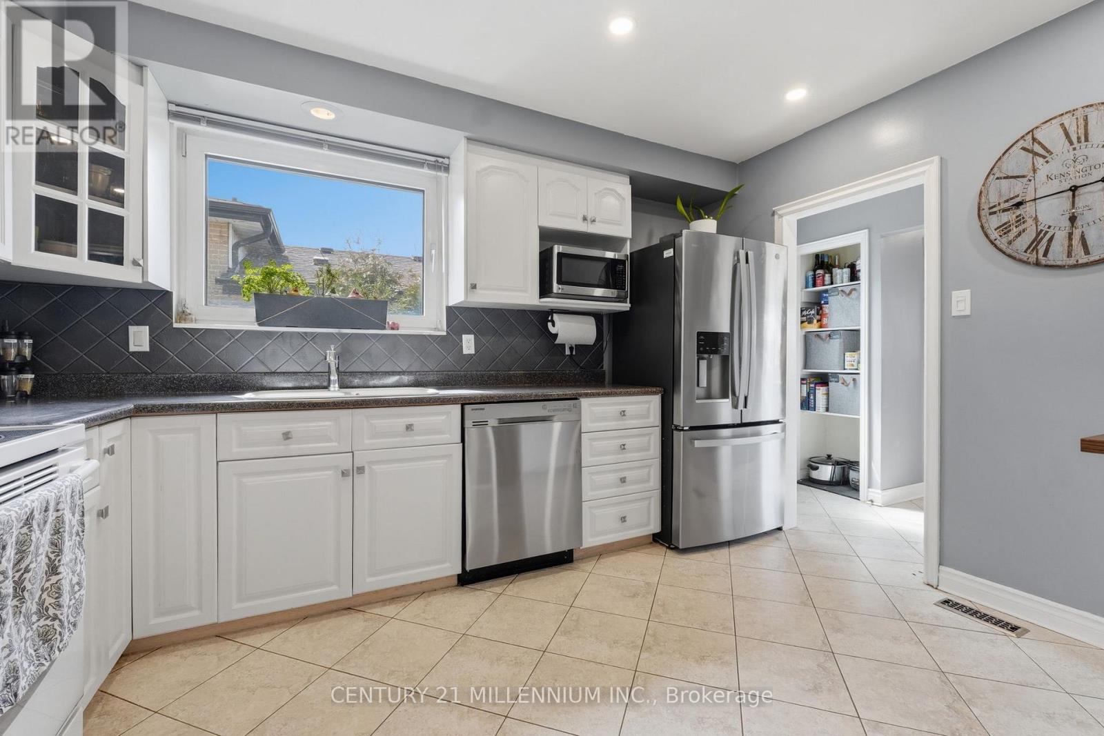 35 Doncaster Drive, Brampton, Ontario  L6T 1S8 - Photo 10 - W12929022