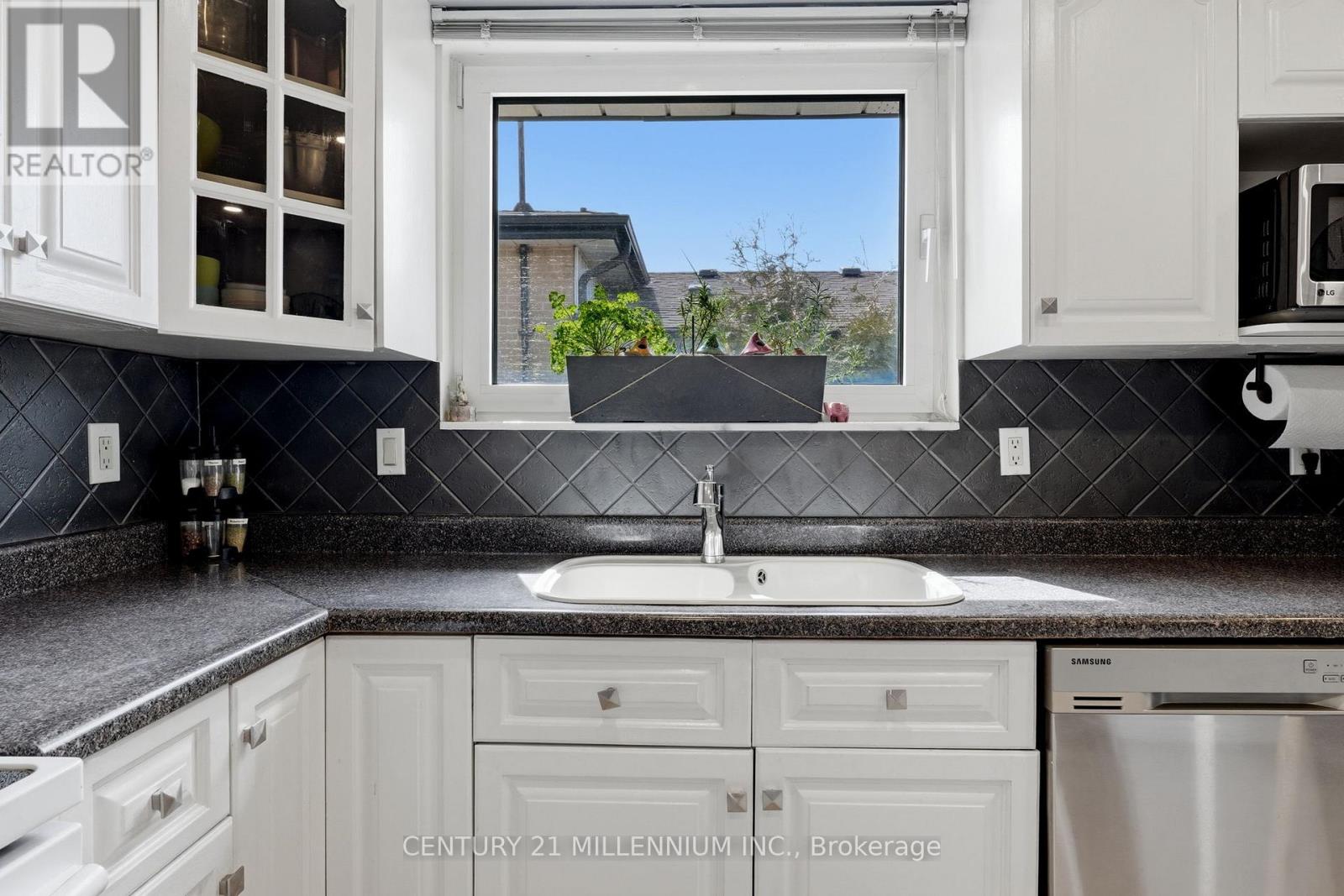 35 Doncaster Drive, Brampton, Ontario  L6T 1S8 - Photo 13 - W12929022