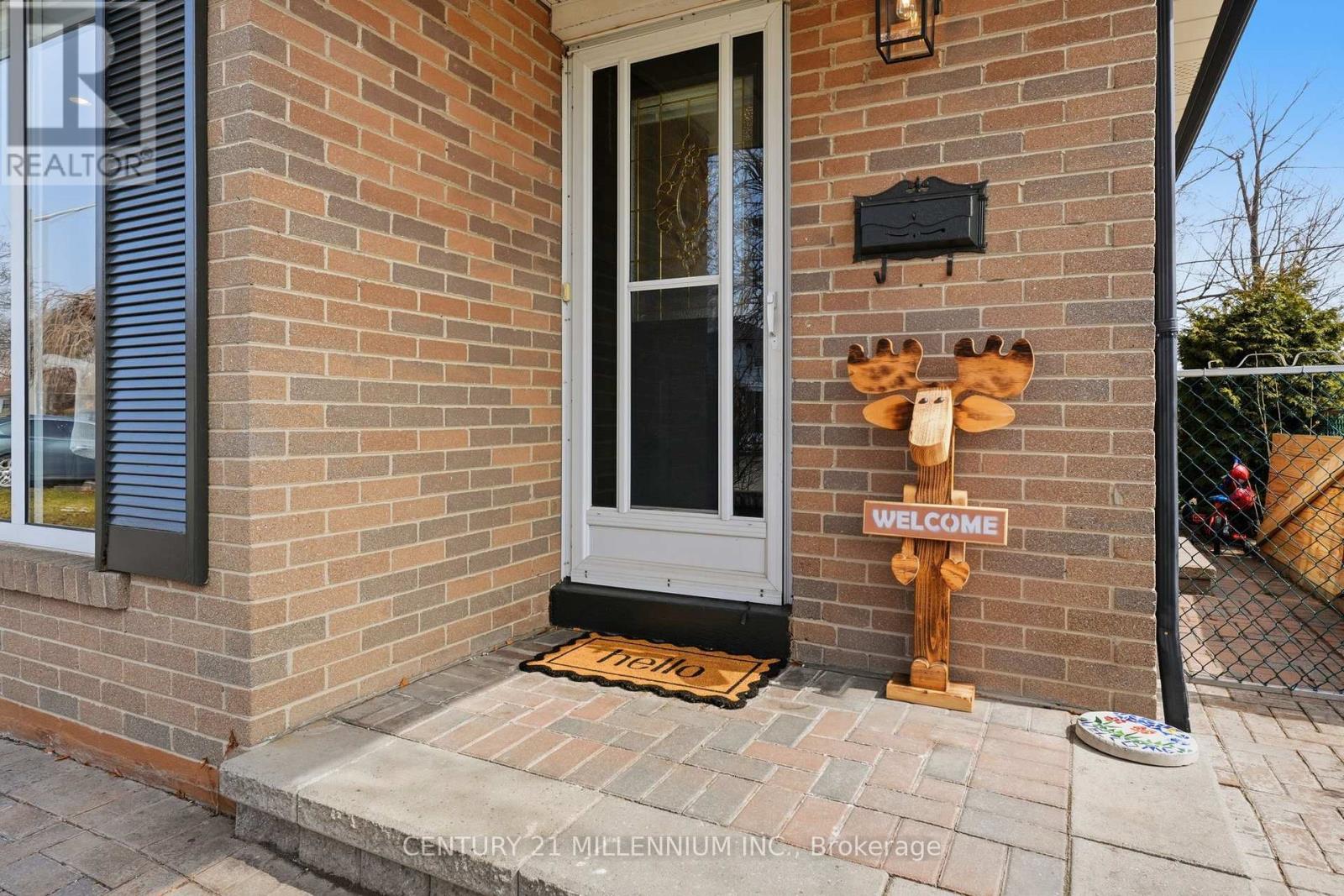 35 Doncaster Drive, Brampton, Ontario  L6T 1S8 - Photo 4 - W12929022