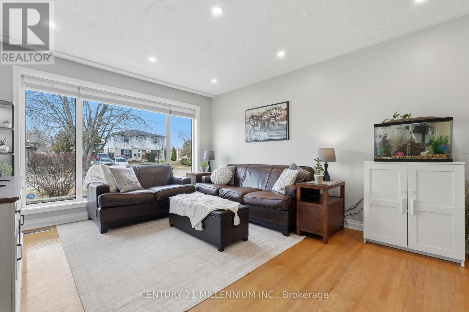 35 Doncaster Drive, Brampton, Ontario  L6T 1S8 - Photo 5 - W12929022