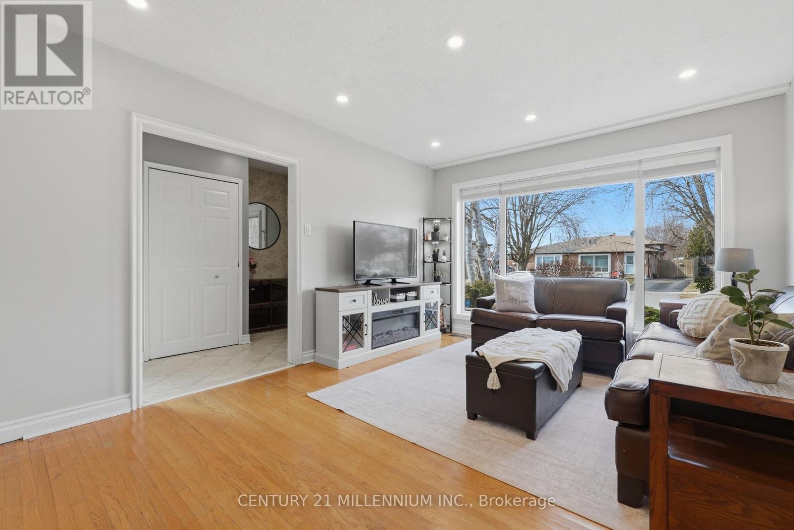 35 Doncaster Drive, Brampton, Ontario  L6T 1S8 - Photo 6 - W12929022