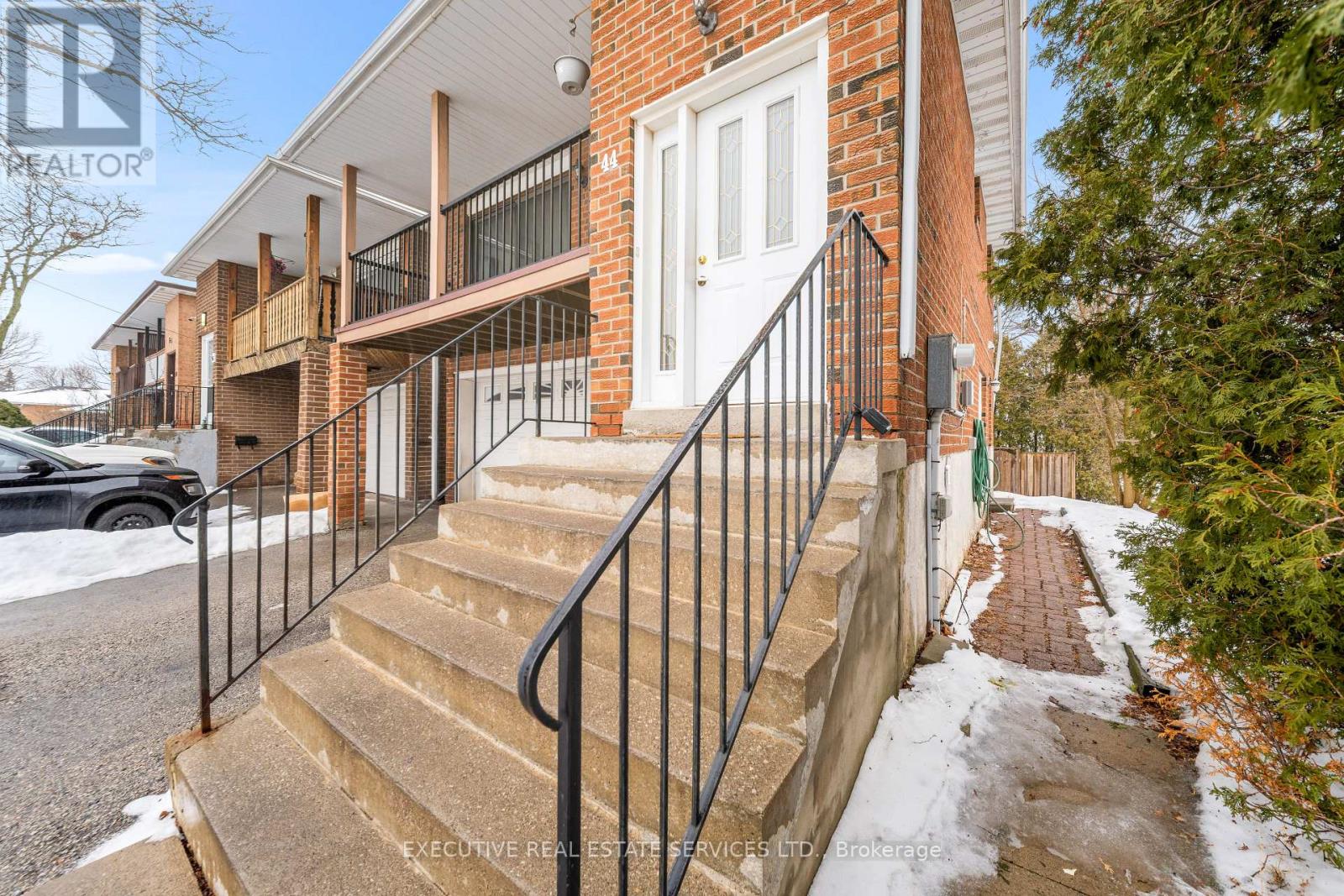 44 Lakecrest Trail, Brampton (Heart Lake West), Ontario  L6Z 1S6 - Photo 8 - W12929024