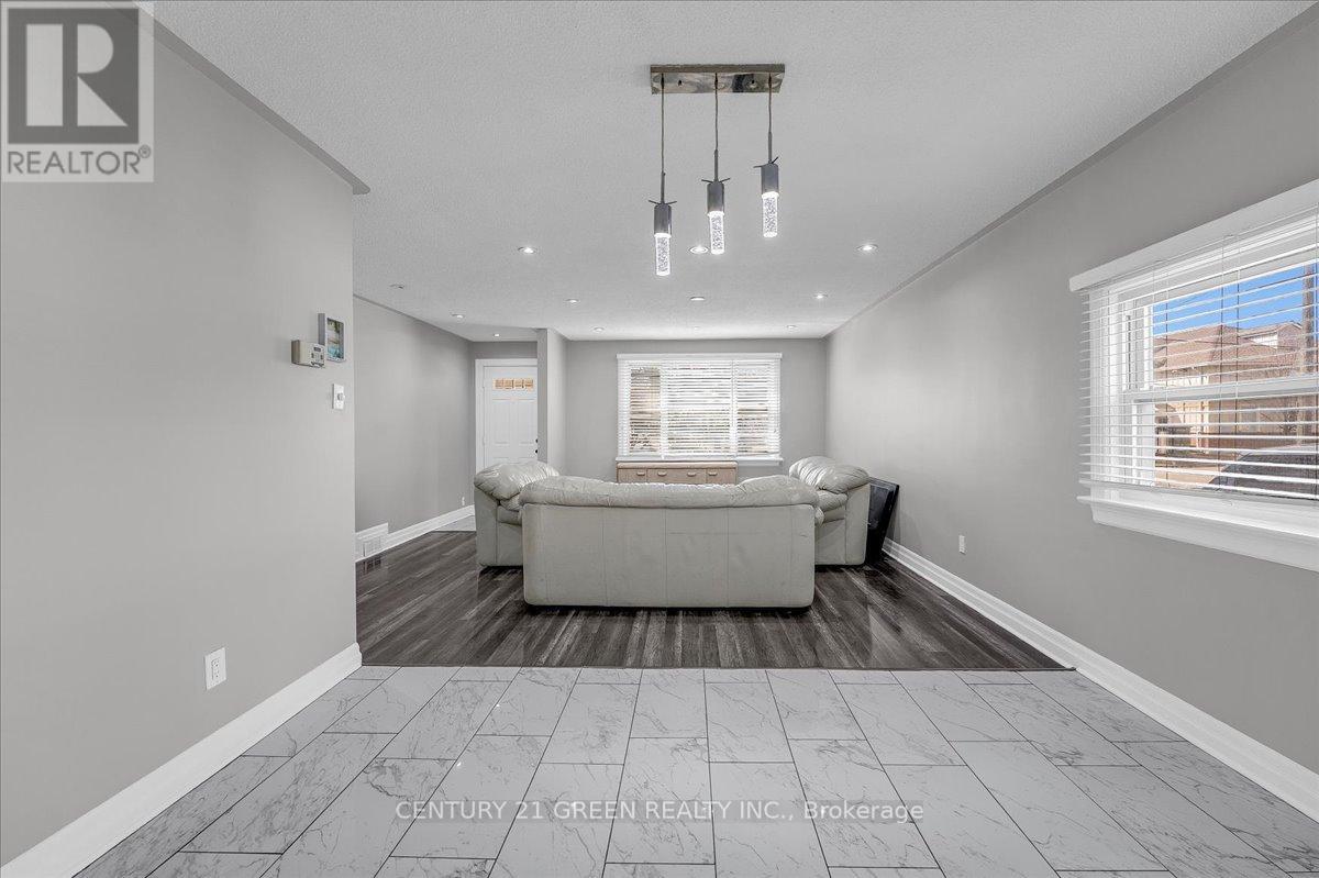 32 Beech Street, Brampton, Ontario L6V 1V1 - Photo 10 - W12929048