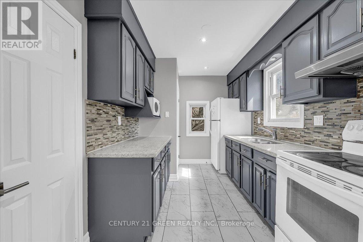 32 Beech Street, Brampton, Ontario L6V 1V1 - Photo 11 - W12929048