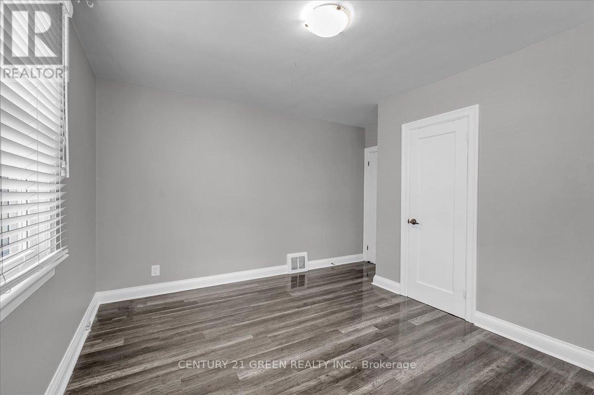 32 Beech Street, Brampton, Ontario L6V 1V1 - Photo 17 - W12929048