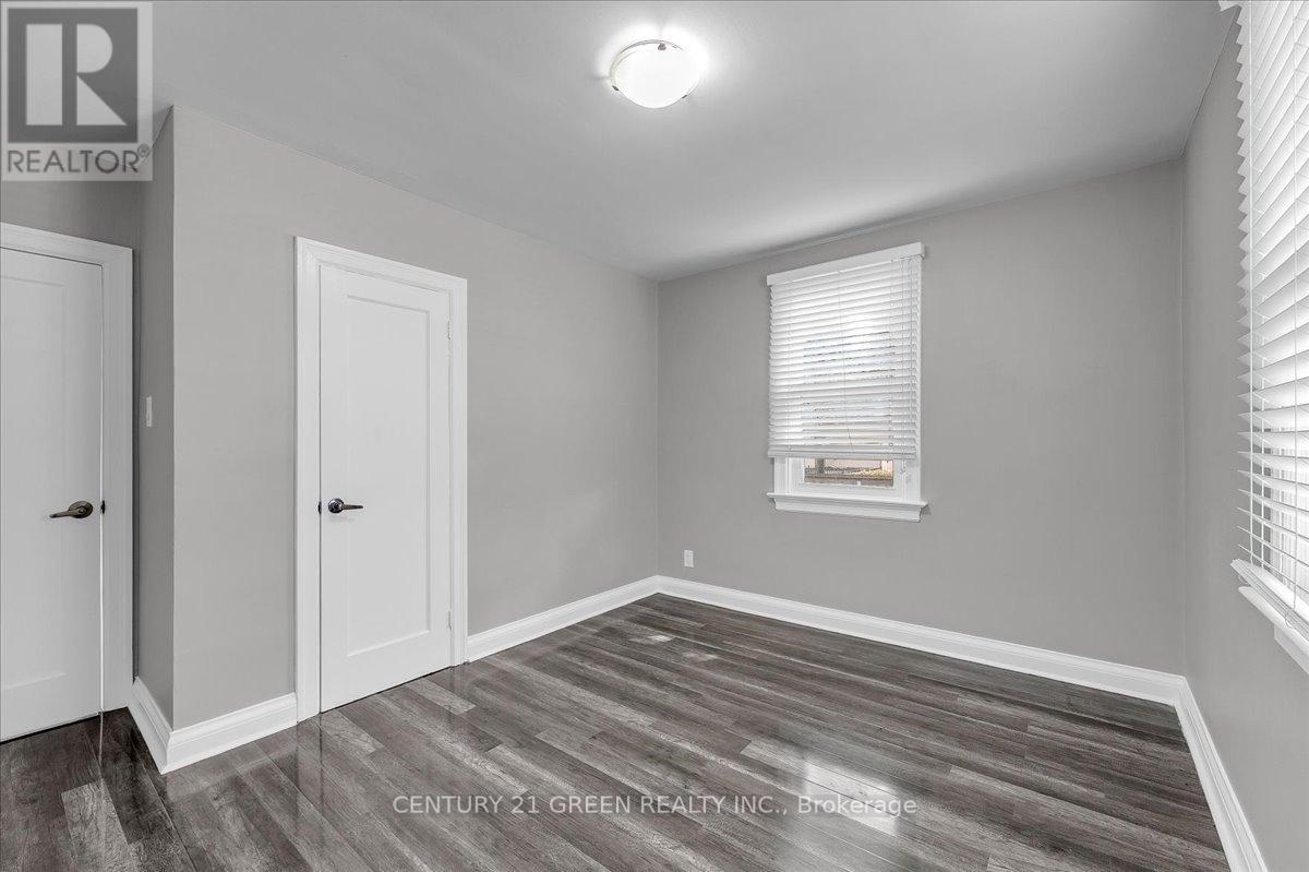 32 Beech Street, Brampton, Ontario L6V 1V1 - Photo 18 - W12929048