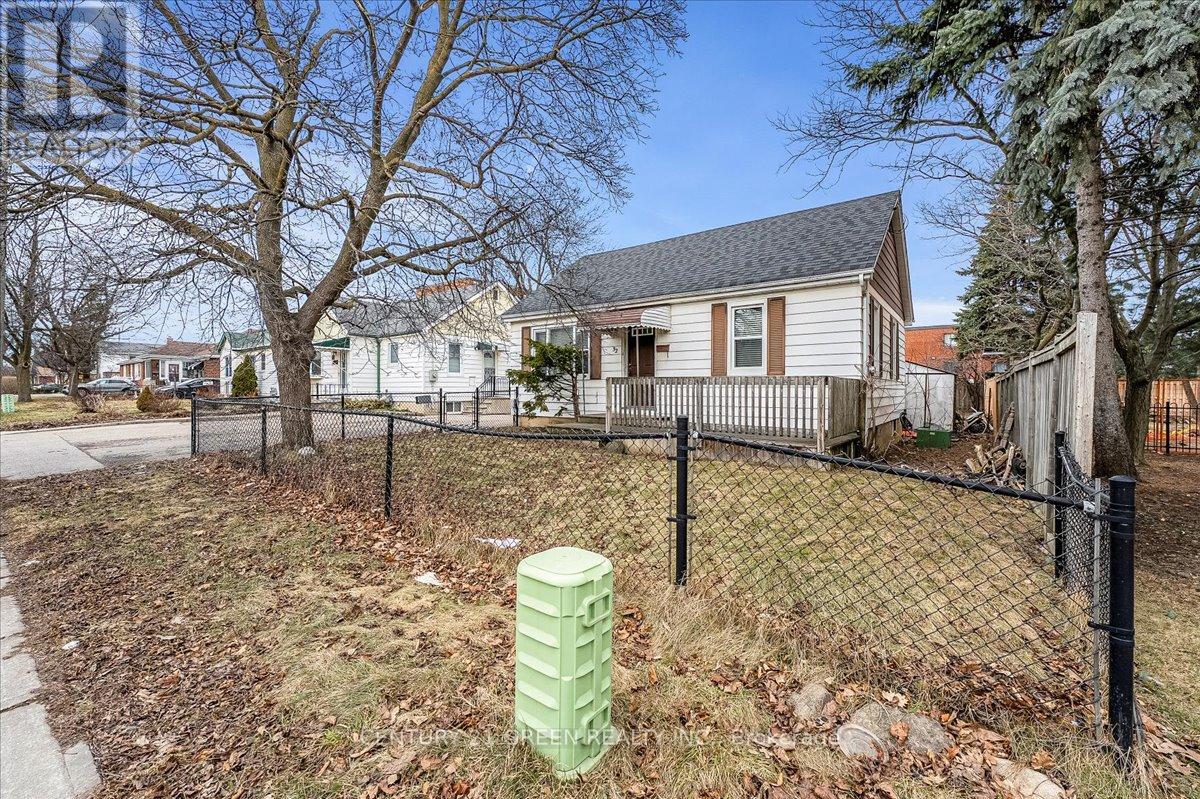 32 Beech Street, Brampton, Ontario L6V 1V1 - Photo 2 - W12929048