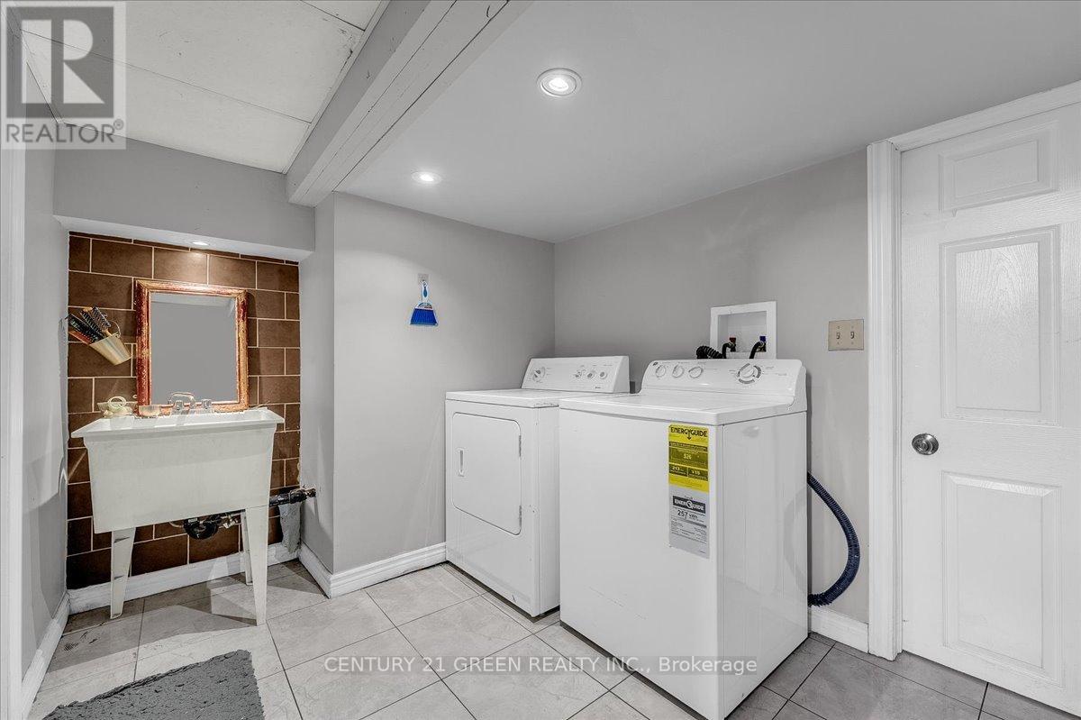 32 Beech Street, Brampton, Ontario L6V 1V1 - Photo 26 - W12929048