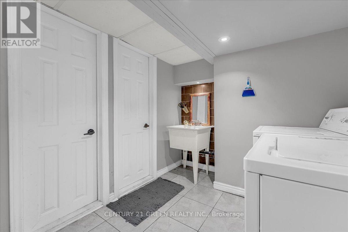 32 Beech Street, Brampton, Ontario L6V 1V1 - Photo 27 - W12929048