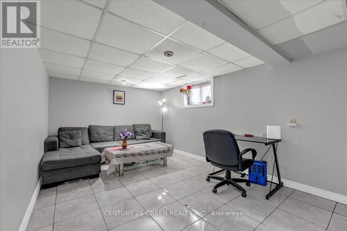 32 Beech Street, Brampton, Ontario L6V 1V1 - Photo 29 - W12929048